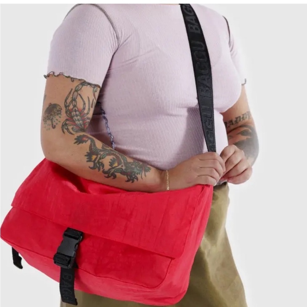 NWOT BAGGU Nylon Messenger Bag